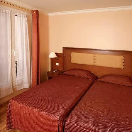 121 Paříž