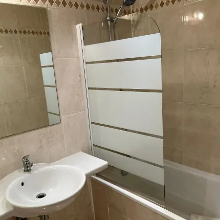 Hotel 121