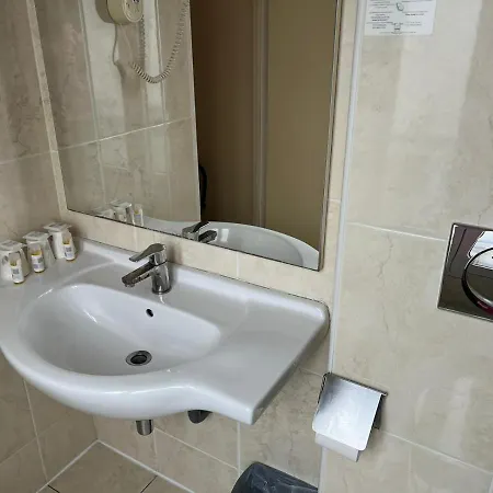 121 Hotel 3*