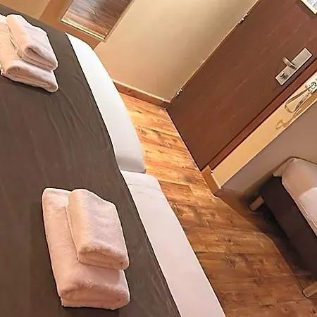 121 Hotel 3*