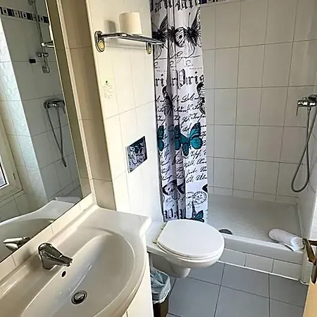 121 Hotel Paris