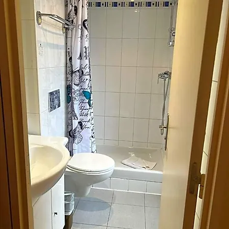 Hotel 121
