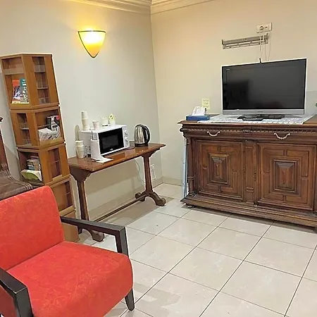 121 فندق باريس