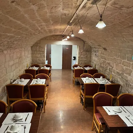 Hotel 121