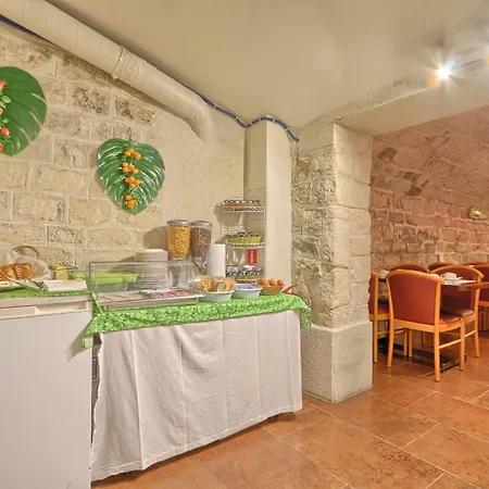 121 Hotel Paris